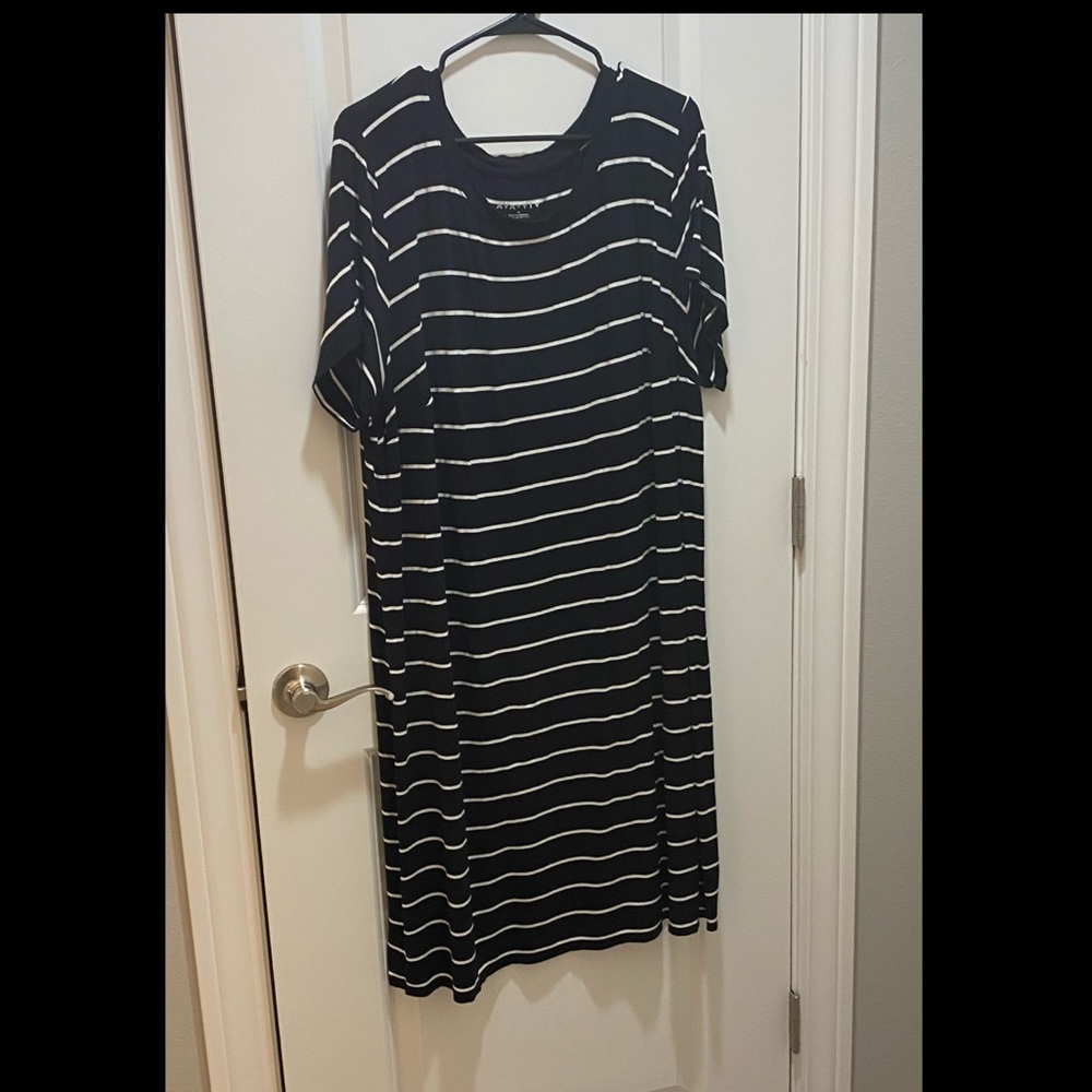 Black short sleeve t-shirt dress